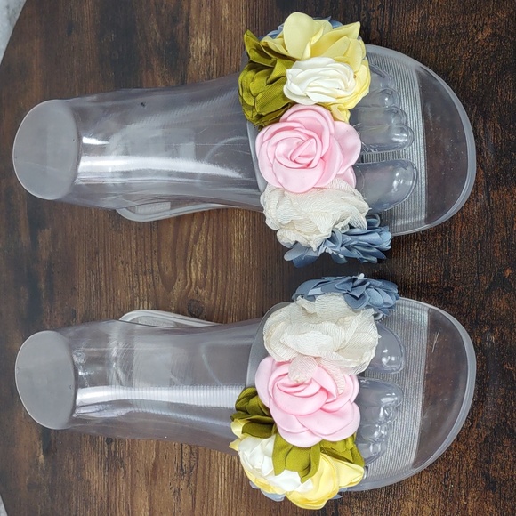 Clear Jelly Slides w/Flower Trimmed Band - Picture 3 of 7